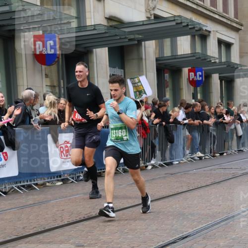 13.09.2026 - 21. swb-Marathon Bremen Strokosch-Dieckow http://msf.ph/oto/10427896 13.09.2026 13:07:43 Ziel 2098, 2266, 2844, 4732, 6692, 13091, 13160, 819, 969, 2135, 2706, 4743, 4852, 4990, 5570, 5976, 7558, 7803, 8060, 8098, 8467, 8611, 8737, 9035, 9356 meine-sportfotos.de
