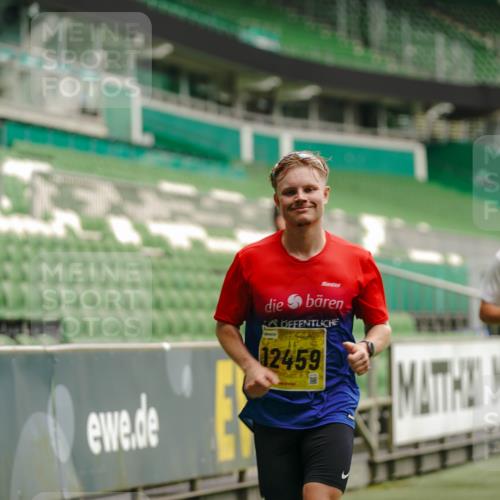 13.09.2026 - 21. swb-Marathon Bremen Michael Burmester http://msf.ph/oto/10427899 13.09.2026 10:18:53 Laufen im Stadion 10366, 10475, 11481, 11652, 12457, 12458, 13504, 13530, 13533, 13534, 13536, 13541, 13543, 13550, 13554, 13561, 13564, 13571, 13572, 13573, 13581, 13582, 13599, 13602, 13603, 13604, 13618, 13622, 13630, 13632, 13638, 13639, 13643, 13525, 13627 meine-sportfotos.de