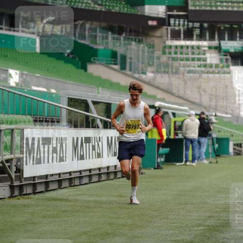 13.09.2026 - 21. swb-Marathon Bremen Michael Burmester http://msf.ph/oto/10427954 13.09.2026 10:19:02 Laufen im Stadion 10366, 10475, 11481, 11652, 12457, 12458, 13504, 13530, 13533, 13534, 13536, 13541, 13543, 13550, 13554, 13564, 13571, 13572, 13573, 13581, 13582, 13599, 13602, 13603, 13618, 13622, 13630, 13632, 13638, 13639, 13643, 12272, 13525, 13547, 13627 meine-sportfotos.de