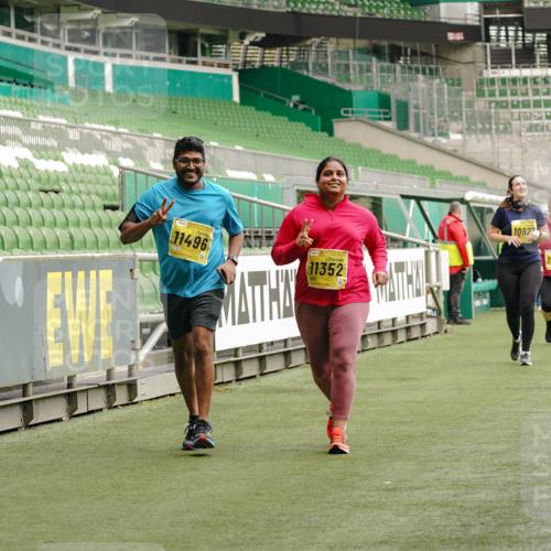 13.09.2026 - 21. swb-Marathon Bremen Michael Burmester http://msf.ph/oto/10427970 13.09.2026 10:52:37 Laufen im Stadion 10317, 10387, 10533, 10650, 10967, 10968, 11017, 11025, 11161, 11195, 11341, 11444, 11538, 12377, 12408, 12416, 12546, 10292, 10407, 10413, 10440, 10710, 10732, 10754, 10789, 10925, 11254, 11423, 11541, 11698, 11712, 11851, 11942, 11980, 12083, 12440, 12471, 12472, 12542, 12561 meine-sportfotos.de