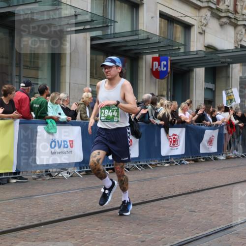 13.09.2026 - 21. swb-Marathon Bremen Strokosch-Dieckow http://msf.ph/oto/10428014 13.09.2026 13:07:53 Ziel 678, 1335, 1696, 2098, 2266, 2844, 3808, 4247, 5594, 6692, 8655, 9582, 13091, 13160, 819, 969, 2135, 4732, 4852, 4990, 5570, 5976, 7558, 7803, 8611, 8737, 9035, 9356, 13160 meine-sportfotos.de