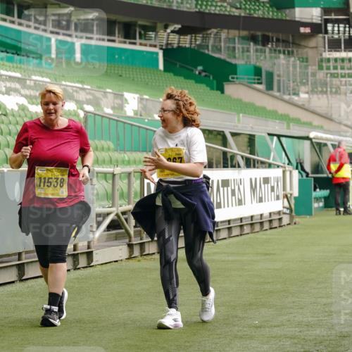 13.09.2026 - 21. swb-Marathon Bremen Michael Burmester http://msf.ph/oto/10428078 13.09.2026 10:52:47 Laufen im Stadion 10317, 10387, 10650, 10967, 10968, 11017, 11025, 11161, 11195, 11341, 11444, 11538, 12377, 12408, 12416, 12546, 10407, 10413, 10440, 10710, 10754, 10789, 11031, 11254, 11541, 11712, 11780, 11851, 11942, 11980, 12440, 12471, 12542, 12561 meine-sportfotos.de