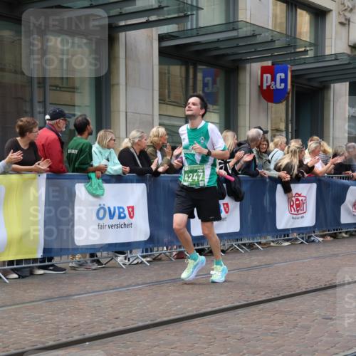 13.09.2026 - 21. swb-Marathon Bremen Strokosch-Dieckow http://msf.ph/oto/10428100 13.09.2026 13:08:02 Ziel 339, 678, 1335, 1696, 2098, 2266, 2844, 3808, 4082, 4247, 4888, 5424, 5594, 8655, 9084, 9582, 969, 4732, 4852, 6692, 7558, 8737, 9356, 13091, 13160 meine-sportfotos.de
