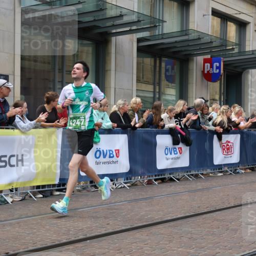 13.09.2026 - 21. swb-Marathon Bremen Strokosch-Dieckow http://msf.ph/oto/10428111 13.09.2026 13:08:03 Ziel 339, 678, 1335, 1696, 2098, 2266, 2844, 3808, 4082, 4247, 4888, 5424, 5594, 8655, 9084, 9582, 969, 2844, 4732, 4852, 6692, 7558, 9356, 13091, 13160 meine-sportfotos.de