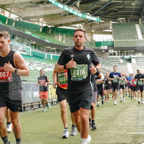 13.09.2026 - 21. swb-Marathon Bremen Michael Burmester http://msf.ph/oto/10428125 13.09.2026 13:02:48 Laufen im Stadion 150, 488, 531, 596, 722, 762, 930, 936, 940, 946, 1006, 1014, 1067, 1163, 1250, 1436, 1458, 1460, 1611, 1771, 1896, 2033, 2047, 2062, 2276, 2292, 2345, 2364, 2378, 2421, 2434, 2513, 2625, 2638, 2666, 2668, 2779, 2900, 2934, 2977, 2987, 3013, 3044, 3114, 3135, 3163, 3164, 3187, 3248, 3258, 3294, 3334, 3360, 3374, 3392, 3402, 3460, 3496, 3510, 3527, 3576, 3585, 3597, 3603, 3618, 3667, 3721, 3806, 3846, 3852, 3859, 3893, 3938, 3970, 3983, 4000, 4077, 4133, 4506, 4558 meine-sportfotos.de