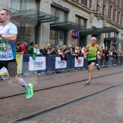 13.09.2026 - 21. swb-Marathon Bremen Strokosch-Dieckow http://msf.ph/oto/10428172 13.09.2026 13:08:05 Ziel 339, 678, 1335, 1696, 2098, 2266, 3808, 4082, 4247, 4888, 5424, 5594, 8655, 9084, 9582, 969, 2098, 2266, 2844, 4732, 4852, 6692, 9356, 13091, 13160 meine-sportfotos.de