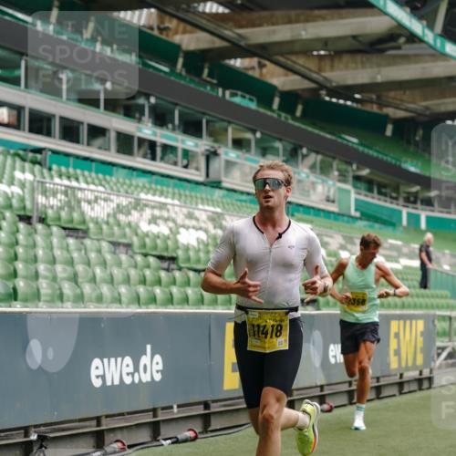 13.09.2026 - 21. swb-Marathon Bremen Michael Burmester http://msf.ph/oto/10428262 13.09.2026 10:19:33 Laufen im Stadion 10366, 10475, 10994, 11197, 11418, 11481, 11512, 11652, 12358, 12413, 12457, 13505, 13530, 13533, 13534, 13536, 13540, 13541, 13543, 13550, 13554, 13560, 13564, 13571, 13573, 13581, 13582, 13599, 13601, 13602, 13605, 13610, 13618, 13622, 13632, 13633, 13638, 13639, 13643, 10597, 12272, 13501, 13515, 13517, 13525, 13542, 13547, 13567, 13623, 13627, 13635 meine-sportfotos.de