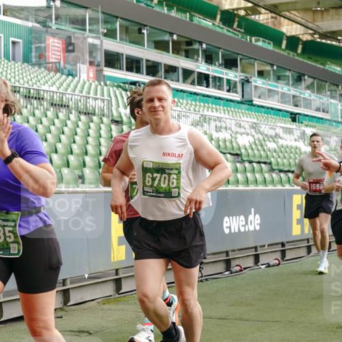 13.09.2026 - 21. swb-Marathon Bremen Michael Burmester http://msf.ph/oto/10428265 13.09.2026 13:26:16 Laufen im Stadion 202, 213, 294, 364, 390, 505, 530, 543, 645, 815, 818, 833, 966, 1077, 1283, 1410, 1443, 1459, 1473, 1487, 1504, 1515, 1530, 1561, 1618, 1700, 1744, 1828, 1830, 1953, 2058, 2059, 2267, 2271, 2273, 2298, 2308, 2309, 2354, 2382, 2384, 2388, 2404, 2428, 2506, 2508, 2542, 2558, 2576, 2582, 2591, 2592, 2656, 2675, 2752, 2762, 2817, 2833, 2878, 2896, 2965, 2970, 2981, 3005, 3047, 3050, 3062, 3084, 3097, 3142, 3172, 3211, 3259, 3329, 3359, 3390, 3433, 3540, 3629 meine-sportfotos.de