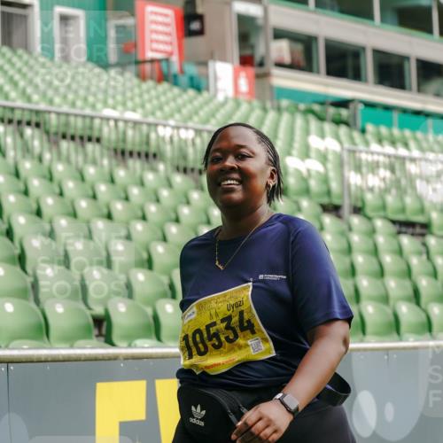 13.09.2026 - 21. swb-Marathon Bremen Michael Burmester http://msf.ph/oto/10428297 13.09.2026 10:53:41 Laufen im Stadion 10317, 11017, 11444, 12163, 12416, 10413, 10573, 10627, 10667, 10710, 10754, 11031, 11254, 11266, 11352, 11496, 11712, 11780, 11807, 11851, 11942, 12440 meine-sportfotos.de
