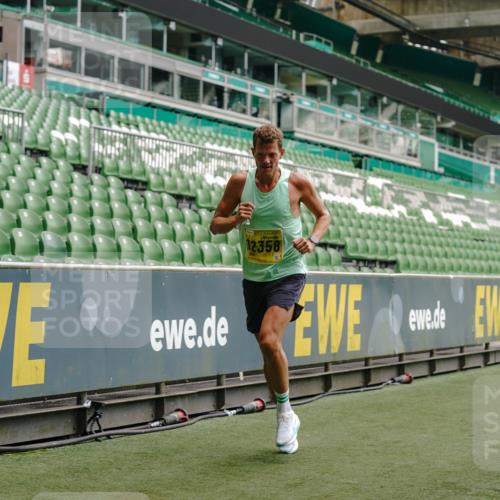 13.09.2026 - 21. swb-Marathon Bremen Michael Burmester http://msf.ph/oto/10428316 13.09.2026 10:19:34 Laufen im Stadion 10366, 10475, 10994, 11197, 11418, 11481, 11512, 11652, 12358, 12413, 13505, 13530, 13533, 13534, 13536, 13540, 13541, 13543, 13550, 13554, 13560, 13564, 13571, 13573, 13581, 13582, 13599, 13601, 13602, 13605, 13610, 13618, 13622, 13632, 13633, 13638, 13639, 13643, 10597, 12272, 13501, 13515, 13517, 13525, 13542, 13547, 13567, 13623, 13627, 13635 meine-sportfotos.de