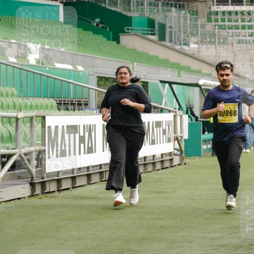 13.09.2026 - 21. swb-Marathon Bremen Michael Burmester http://msf.ph/oto/10428333 13.09.2026 10:53:47 Laufen im Stadion 10317, 11444, 12163, 12416, 10533, 10534, 10573, 10627, 10667, 10710, 11031, 11254, 11266, 11352, 11496, 11712, 11780, 11807, 11851, 12440, 12535 meine-sportfotos.de