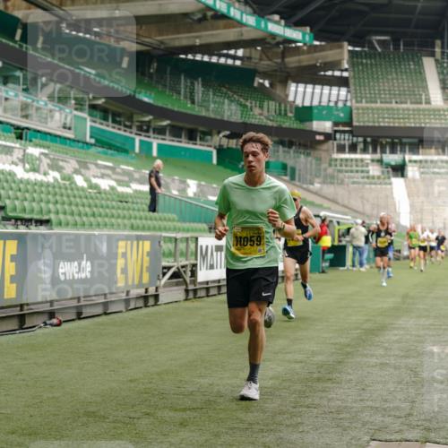 13.09.2026 - 21. swb-Marathon Bremen Michael Burmester http://msf.ph/oto/10428424 13.09.2026 10:19:40 Laufen im Stadion 10366, 10475, 10994, 11176, 11197, 11418, 11481, 11512, 11652, 12358, 12413, 13505, 13530, 13533, 13534, 13536, 13540, 13541, 13543, 13550, 13558, 13560, 13564, 13573, 13581, 13582, 13588, 13599, 13601, 13605, 13610, 13618, 13622, 13632, 13633, 13638, 13639, 13643, 10597, 12272, 13501, 13510, 13515, 13517, 13525, 13542, 13547, 13567, 13579, 13623, 13627, 13635 meine-sportfotos.de