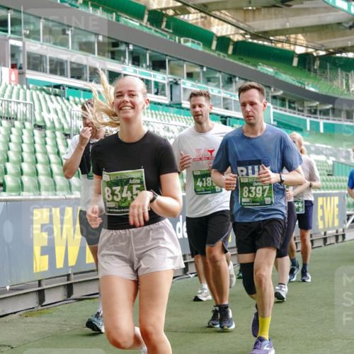 13.09.2026 - 21. swb-Marathon Bremen Michael Burmester http://msf.ph/oto/10428467 13.09.2026 13:26:25 Laufen im Stadion 186, 202, 213, 364, 390, 530, 543, 645, 815, 818, 833, 966, 1077, 1283, 1410, 1443, 1459, 1473, 1487, 1504, 1530, 1561, 1618, 1700, 1744, 1828, 1830, 1953, 2058, 2059, 2271, 2273, 2298, 2308, 2309, 2354, 2382, 2384, 2388, 2404, 2428, 2506, 2507, 2508, 2542, 2558, 2576, 2582, 2591, 2592, 2656, 2675, 2748, 2752, 2762, 2817, 2833, 2875, 2878, 2896, 2965, 2970, 2981, 3005, 3047, 3050, 3062, 3084, 3097, 3142, 3172, 3259, 3329, 3359, 3390, 3433, 3540, 3629, 3756 meine-sportfotos.de