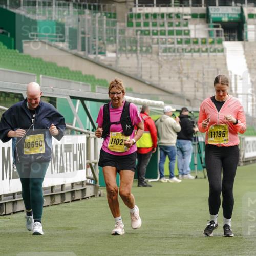13.09.2026 - 21. swb-Marathon Bremen Michael Burmester http://msf.ph/oto/10428506 13.09.2026 10:54:36 Laufen im Stadion 12163, 10387, 10533, 10534, 10573, 10627, 10650, 10667, 10968, 11025, 11031, 11195, 11266, 11352, 11496, 11780, 11807, 12377, 12408, 12535, 12546 meine-sportfotos.de