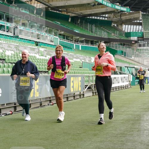 13.09.2026 - 21. swb-Marathon Bremen Michael Burmester http://msf.ph/oto/10428564 13.09.2026 10:54:42 Laufen im Stadion 12163, 10387, 10533, 10534, 10573, 10627, 10650, 10667, 10968, 11025, 11031, 11161, 11195, 11266, 11352, 11496, 11807, 12377, 12408, 12535, 12546 meine-sportfotos.de