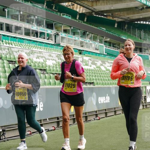 13.09.2026 - 21. swb-Marathon Bremen Michael Burmester http://msf.ph/oto/10428584 13.09.2026 10:54:43 Laufen im Stadion 12163, 10387, 10533, 10534, 10573, 10627, 10650, 10667, 10968, 11025, 11031, 11161, 11195, 11266, 11352, 11496, 11807, 12377, 12408, 12535, 12546 meine-sportfotos.de