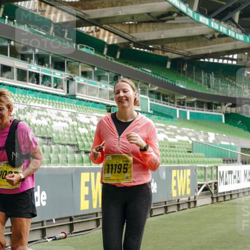 13.09.2026 - 21. swb-Marathon Bremen Michael Burmester http://msf.ph/oto/10428598 13.09.2026 10:54:44 Laufen im Stadion 12163, 10387, 10533, 10534, 10573, 10627, 10650, 10667, 10968, 11025, 11031, 11161, 11195, 11266, 11352, 11496, 11807, 12377, 12408, 12535, 12546 meine-sportfotos.de