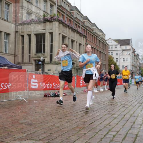 13.09.2026 - Kiel Lauf Yannick Fuchs http://msf.ph/oto/10428645 13.09.2026 11:08:54 Ziel 24, 25, 1226, 2250, 2951, 10813, 10928, 11674, 12334, 24, 25, 834, 1067, 1170, 2235, 2575, 3536, 3798, 4709, 5418, 5856, 6061, 6185, 6360, 6576, 6626, 6662, 7667, 9162, 9800, 10645, 10647, 11442, 1569, 1934, 3022, 3752, 4526, 6028, 7681, 8933, 9112, 9752, 9995, 12238, 12532, 3798, 5856, 6061, 6185, 7108, 7254, 10525 meine-sportfotos.de