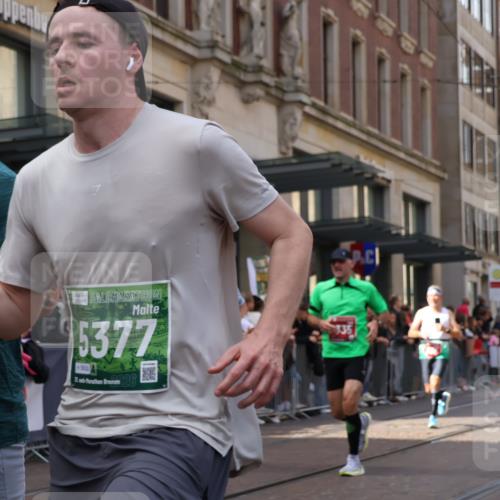 13.09.2026 - 21. swb-Marathon Bremen Strokosch-Dieckow http://msf.ph/oto/10428699 13.09.2026 13:08:31 Ziel 715, 1925, 3110, 3276, 3330, 4033, 4384, 5377, 5517, 5636, 5696, 6842, 6906, 7064, 7121, 8555, 9240, 9411, 9702, 9867, 9906, 9911, 339, 678, 1335, 1696, 3808, 4082, 4247, 4888, 5424, 5594, 8655, 9084, 9582 meine-sportfotos.de