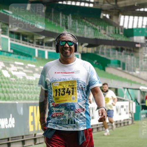 13.09.2026 - 21. swb-Marathon Bremen Michael Burmester http://msf.ph/oto/10428720 13.09.2026 10:54:55 Laufen im Stadion 12163, 10387, 10533, 10534, 10573, 10650, 10967, 10968, 11017, 11025, 11161, 11195, 11341, 11352, 11496, 11538, 11807, 12377, 12408, 12535, 12546 meine-sportfotos.de