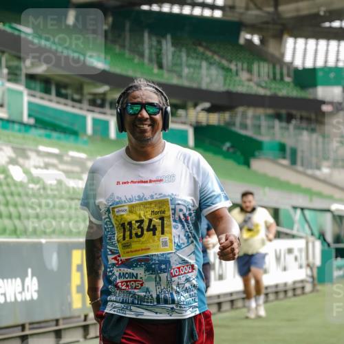 13.09.2026 - 21. swb-Marathon Bremen Michael Burmester http://msf.ph/oto/10428723 13.09.2026 10:54:55 Laufen im Stadion 12163, 10387, 10533, 10534, 10573, 10650, 10967, 10968, 11017, 11025, 11161, 11195, 11341, 11352, 11496, 11538, 11807, 12377, 12408, 12535, 12546 meine-sportfotos.de