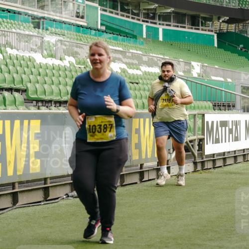 13.09.2026 - 21. swb-Marathon Bremen Michael Burmester http://msf.ph/oto/10428745 13.09.2026 10:54:57 Laufen im Stadion 12163, 10387, 10533, 10534, 10573, 10650, 10967, 10968, 11017, 11025, 11161, 11195, 11341, 11352, 11496, 11538, 11807, 12377, 12408, 12535, 12546 meine-sportfotos.de