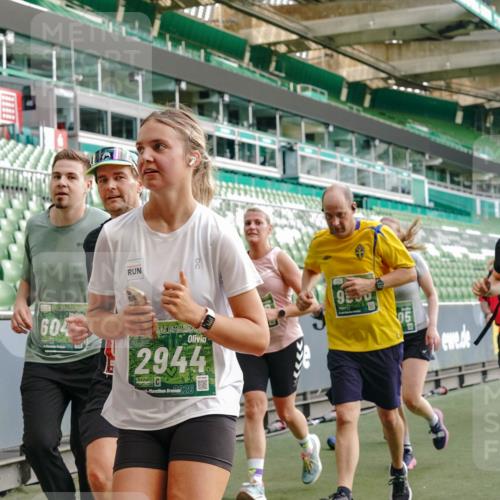 13.09.2026 - 21. swb-Marathon Bremen Michael Burmester http://msf.ph/oto/10428763 13.09.2026 13:26:36 Laufen im Stadion 186, 202, 364, 390, 530, 543, 645, 815, 818, 833, 966, 1077, 1283, 1410, 1412, 1443, 1459, 1473, 1487, 1504, 1530, 1561, 1608, 1618, 1700, 1744, 1828, 1953, 1961, 2058, 2059, 2273, 2298, 2308, 2309, 2354, 2382, 2384, 2388, 2404, 2428, 2507, 2508, 2542, 2558, 2576, 2582, 2591, 2592, 2656, 2675, 2725, 2748, 2752, 2762, 2817, 2875, 2878, 2896, 2923, 2965, 2970, 2981, 3045, 3047, 3050, 3062, 3073, 3084, 3097, 3142, 3172, 3184, 3259, 3329, 3359, 3433, 3540, 3592, 3629, 3756 meine-sportfotos.de