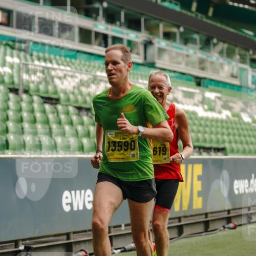 13.09.2026 - 21. swb-Marathon Bremen Michael Burmester http://msf.ph/oto/10428768 13.09.2026 10:19:53 Laufen im Stadion 10261, 10262, 10366, 10475, 10818, 10994, 11067, 11068, 11176, 11197, 11418, 11481, 11512, 11652, 12324, 12358, 12413, 12540, 13505, 13530, 13533, 13534, 13536, 13540, 13541, 13550, 13558, 13560, 13564, 13573, 13581, 13583, 13588, 13590, 13599, 13601, 13605, 13610, 13618, 13619, 13622, 13632, 13633, 13637, 13638, 13639, 10597, 12272, 13501, 13510, 13515, 13517, 13542, 13547, 13567, 13579, 13623, 13627, 13635 meine-sportfotos.de