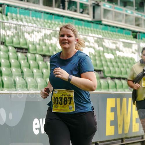 13.09.2026 - 21. swb-Marathon Bremen Michael Burmester http://msf.ph/oto/10428777 13.09.2026 10:54:59 Laufen im Stadion 12163, 10387, 10533, 10534, 10573, 10650, 10967, 10968, 11017, 11025, 11161, 11195, 11341, 11352, 11444, 11496, 11538, 11807, 12377, 12408, 12535, 12546 meine-sportfotos.de