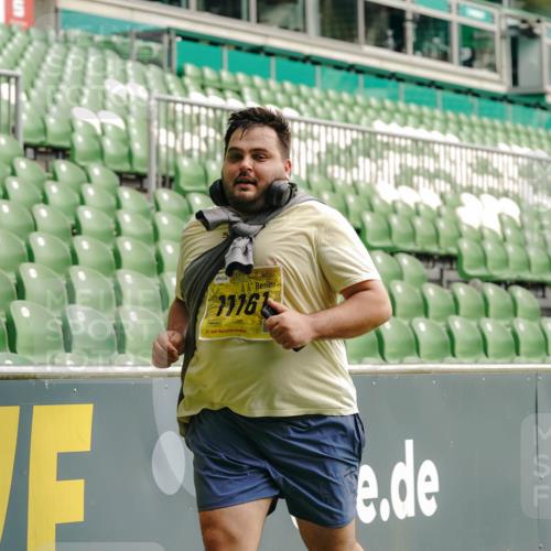 13.09.2026 - 21. swb-Marathon Bremen Michael Burmester http://msf.ph/oto/10428815 13.09.2026 10:55:01 Laufen im Stadion 12163, 10387, 10533, 10534, 10573, 10650, 10967, 10968, 11017, 11025, 11161, 11195, 11341, 11352, 11444, 11496, 11538, 11807, 12377, 12408, 12535, 12546 meine-sportfotos.de