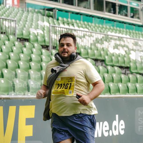 13.09.2026 - 21. swb-Marathon Bremen Michael Burmester http://msf.ph/oto/10428818 13.09.2026 10:55:01 Laufen im Stadion 12163, 10387, 10533, 10534, 10573, 10650, 10967, 10968, 11017, 11025, 11161, 11195, 11341, 11352, 11444, 11496, 11538, 11807, 12377, 12408, 12535, 12546 meine-sportfotos.de