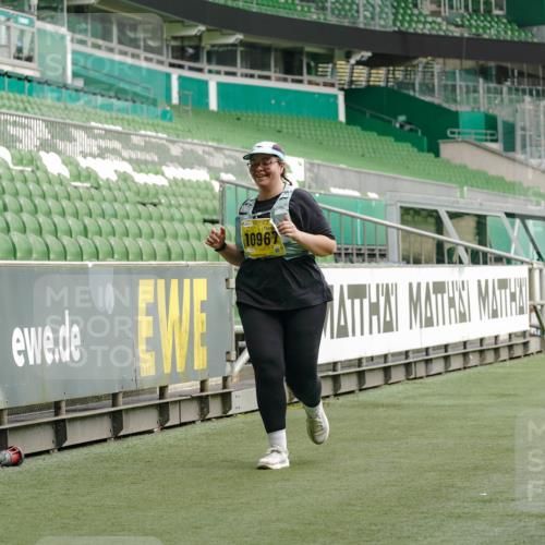 13.09.2026 - 21. swb-Marathon Bremen Michael Burmester http://msf.ph/oto/10428852 13.09.2026 10:55:12 Laufen im Stadion 12163, 10387, 10533, 10534, 10573, 10650, 10967, 10968, 11017, 11025, 11161, 11195, 11341, 11352, 11444, 11496, 11538, 11807, 12377, 12408, 12535, 12546 meine-sportfotos.de