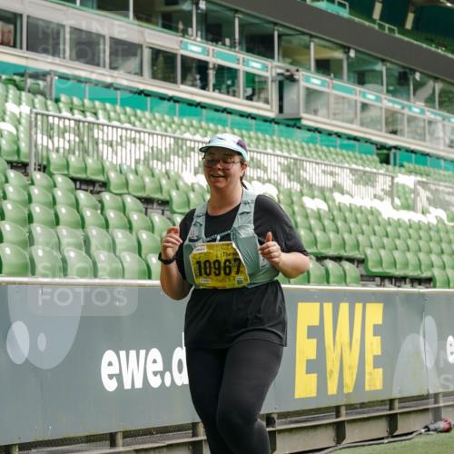 13.09.2026 - 21. swb-Marathon Bremen Michael Burmester http://msf.ph/oto/10428885 13.09.2026 10:55:16 Laufen im Stadion 12163, 10387, 10533, 10534, 10573, 10650, 10967, 10968, 11017, 11025, 11161, 11195, 11341, 11352, 11444, 11496, 11538, 11807, 12377, 12408, 12535, 12546 meine-sportfotos.de