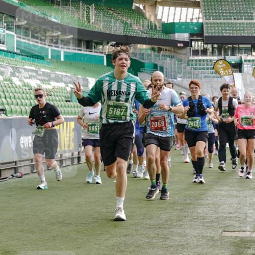 13.09.2026 - 21. swb-Marathon Bremen Michael Burmester http://msf.ph/oto/10428906 13.09.2026 13:26:42 Laufen im Stadion 186, 202, 364, 390, 530, 543, 645, 815, 818, 833, 966, 1077, 1283, 1410, 1412, 1443, 1459, 1473, 1487, 1530, 1561, 1608, 1618, 1700, 1744, 1769, 1828, 1953, 1961, 2058, 2273, 2298, 2308, 2309, 2382, 2384, 2388, 2404, 2428, 2507, 2508, 2542, 2558, 2576, 2582, 2591, 2592, 2656, 2675, 2725, 2748, 2752, 2762, 2817, 2875, 2878, 2923, 2965, 2970, 2981, 3045, 3047, 3050, 3062, 3073, 3084, 3097, 3172, 3184, 3259, 3329, 3359, 3433, 3540, 3592, 3629, 3756, 3907 meine-sportfotos.de