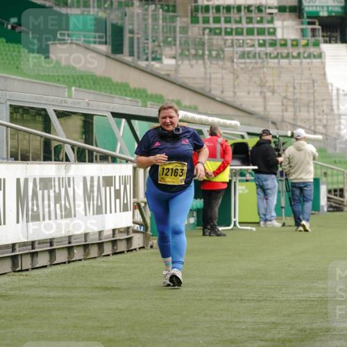 13.09.2026 - 21. swb-Marathon Bremen Michael Burmester http://msf.ph/oto/10428912 13.09.2026 10:55:48 Laufen im Stadion 10317, 10387, 10650, 10967, 10968, 11017, 11025, 11161, 11195, 11341, 11444, 11538, 12377, 12408, 12416, 12546 meine-sportfotos.de