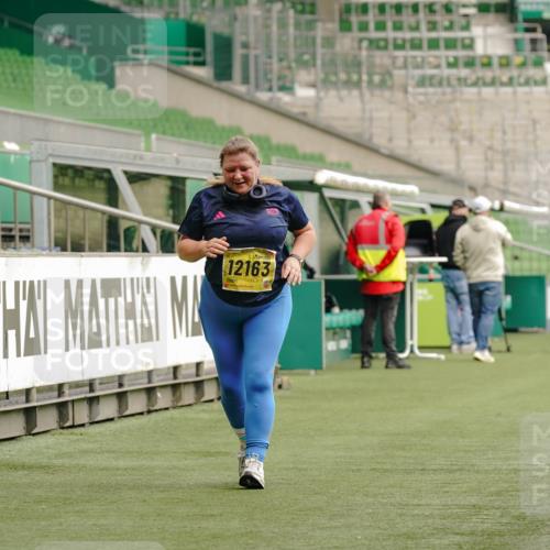 13.09.2026 - 21. swb-Marathon Bremen Michael Burmester http://msf.ph/oto/10428920 13.09.2026 10:55:50 Laufen im Stadion 10317, 10387, 10650, 10967, 10968, 11017, 11025, 11161, 11195, 11341, 11444, 11538, 12377, 12408, 12416, 12546 meine-sportfotos.de