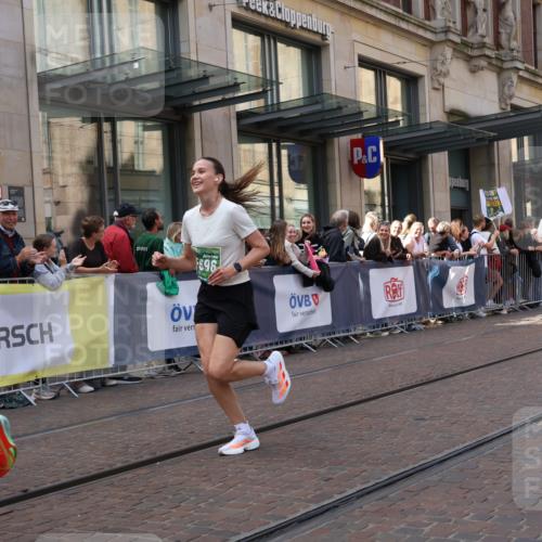 13.09.2026 - 21. swb-Marathon Bremen Strokosch-Dieckow http://msf.ph/oto/10429000 13.09.2026 13:08:46 Ziel 1241, 1925, 2287, 2291, 2909, 3330, 4384, 4898, 5383, 5517, 5636, 5696, 6906, 7262, 8120, 8830, 9867, 9904, 9906, 9911, 10044, 339, 715, 3110, 3276, 4033, 4082, 4888, 5377, 5424, 6842, 7064, 7121, 8555, 9084, 9240, 9411, 9702, 9867 meine-sportfotos.de