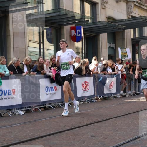 13.09.2026 - 21. swb-Marathon Bremen Strokosch-Dieckow http://msf.ph/oto/10429017 13.09.2026 13:08:47 Ziel 1241, 1925, 2287, 2291, 2909, 3330, 4384, 4898, 5383, 5517, 5636, 5696, 6906, 7262, 8120, 8830, 9904, 9906, 9911, 10044, 715, 3110, 3276, 3330, 4033, 4082, 4888, 5377, 5424, 6842, 7064, 7121, 8555, 9084, 9240, 9411, 9702, 9867, 9906 meine-sportfotos.de