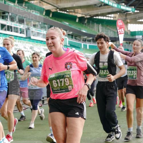 13.09.2026 - 21. swb-Marathon Bremen Michael Burmester http://msf.ph/oto/10429039 13.09.2026 13:26:48 Laufen im Stadion 186, 202, 357, 364, 390, 530, 543, 597, 645, 833, 966, 1077, 1283, 1410, 1412, 1443, 1459, 1473, 1487, 1530, 1608, 1618, 1700, 1744, 1769, 1828, 1953, 1961, 2058, 2273, 2298, 2308, 2309, 2382, 2384, 2388, 2404, 2428, 2507, 2508, 2542, 2558, 2576, 2582, 2592, 2656, 2675, 2725, 2748, 2762, 2817, 2875, 2876, 2923, 2965, 2970, 2981, 3045, 3047, 3050, 3062, 3073, 3084, 3097, 3172, 3184, 3219, 3359, 3433, 3540, 3592, 3629, 3756, 3907, 3978 meine-sportfotos.de