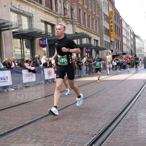 13.09.2026 - 21. swb-Marathon Bremen Strokosch-Dieckow http://msf.ph/oto/10429083 13.09.2026 13:08:50 Ziel 1241, 1925, 2287, 2291, 2909, 4384, 4895, 4898, 5383, 5636, 5696, 7262, 8120, 8830, 9866, 9904, 9911, 10044, 715, 3110, 3276, 3330, 4033, 4888, 5377, 5517, 5696, 6842, 6906, 7064, 7121, 8555, 9084, 9240, 9411, 9702, 9867, 9906, 9911 meine-sportfotos.de
