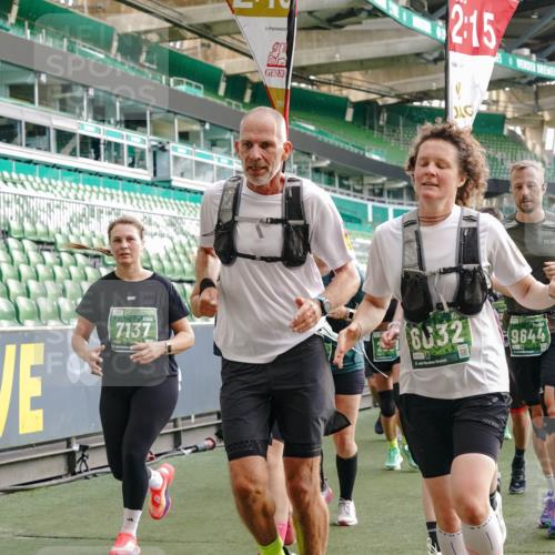13.09.2026 - 21. swb-Marathon Bremen Michael Burmester http://msf.ph/oto/10429096 13.09.2026 13:26:50 Laufen im Stadion 186, 202, 357, 364, 390, 530, 543, 597, 645, 833, 966, 1077, 1283, 1410, 1412, 1443, 1459, 1473, 1487, 1530, 1608, 1618, 1700, 1744, 1769, 1828, 1953, 1961, 2058, 2273, 2298, 2308, 2309, 2382, 2384, 2388, 2404, 2428, 2507, 2508, 2542, 2558, 2576, 2582, 2592, 2656, 2675, 2725, 2748, 2762, 2817, 2875, 2876, 2923, 2965, 2970, 2981, 3045, 3047, 3050, 3062, 3073, 3084, 3097, 3172, 3184, 3219, 3359, 3433, 3540, 3592, 3629, 3756, 3907, 3978 meine-sportfotos.de