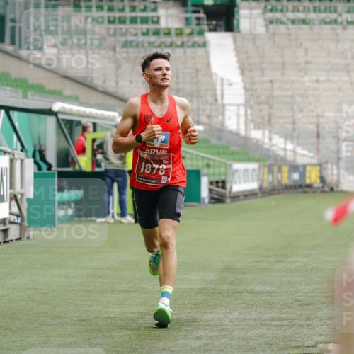 13.09.2026 - 21. swb-Marathon Bremen Michael Burmester http://msf.ph/oto/10429099 13.09.2026 11:54:02 Laufen im Stadion  meine-sportfotos.de