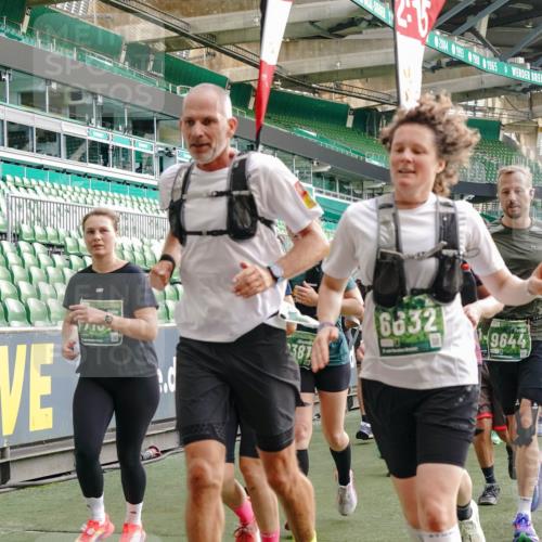 13.09.2026 - 21. swb-Marathon Bremen Michael Burmester http://msf.ph/oto/10429103 13.09.2026 13:26:50 Laufen im Stadion 186, 202, 357, 364, 390, 530, 543, 597, 645, 833, 966, 1077, 1283, 1410, 1412, 1443, 1459, 1473, 1487, 1530, 1608, 1618, 1700, 1744, 1769, 1828, 1953, 1961, 2058, 2273, 2298, 2308, 2309, 2382, 2384, 2388, 2404, 2428, 2507, 2508, 2542, 2558, 2576, 2582, 2592, 2656, 2675, 2725, 2748, 2762, 2817, 2875, 2876, 2923, 2965, 2970, 2981, 3045, 3047, 3050, 3062, 3073, 3084, 3097, 3172, 3184, 3219, 3359, 3433, 3540, 3592, 3629, 3756, 3907, 3978 meine-sportfotos.de