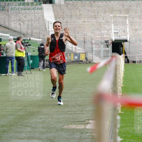 13.09.2026 - 21. swb-Marathon Bremen Michael Burmester http://msf.ph/oto/10429126 13.09.2026 11:54:27 Laufen im Stadion 133 meine-sportfotos.de