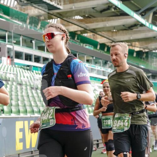 13.09.2026 - 21. swb-Marathon Bremen Michael Burmester http://msf.ph/oto/10429135 13.09.2026 13:26:52 Laufen im Stadion 186, 202, 357, 364, 390, 530, 543, 597, 645, 833, 966, 1077, 1283, 1410, 1412, 1443, 1459, 1473, 1487, 1530, 1608, 1618, 1700, 1744, 1769, 1828, 1953, 1961, 2058, 2273, 2298, 2308, 2309, 2382, 2384, 2388, 2404, 2428, 2507, 2508, 2542, 2558, 2576, 2582, 2592, 2656, 2675, 2725, 2748, 2762, 2817, 2875, 2876, 2923, 2965, 2970, 3045, 3047, 3050, 3062, 3073, 3084, 3097, 3172, 3184, 3219, 3359, 3433, 3540, 3592, 3629, 3756, 3885, 3907, 3978 meine-sportfotos.de
