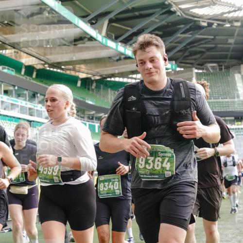 13.09.2026 - 21. swb-Marathon Bremen Michael Burmester http://msf.ph/oto/10429178 13.09.2026 13:26:54 Laufen im Stadion 186, 202, 357, 364, 390, 530, 543, 597, 645, 833, 966, 1077, 1283, 1412, 1443, 1459, 1473, 1487, 1530, 1608, 1618, 1700, 1744, 1769, 1828, 1953, 1961, 2058, 2236, 2273, 2298, 2308, 2309, 2382, 2384, 2388, 2404, 2428, 2507, 2508, 2542, 2558, 2576, 2582, 2592, 2656, 2675, 2725, 2748, 2762, 2817, 2875, 2876, 2923, 2965, 2970, 3045, 3047, 3050, 3062, 3073, 3084, 3097, 3172, 3184, 3219, 3359, 3433, 3540, 3592, 3629, 3756, 3885, 3907, 3978 meine-sportfotos.de