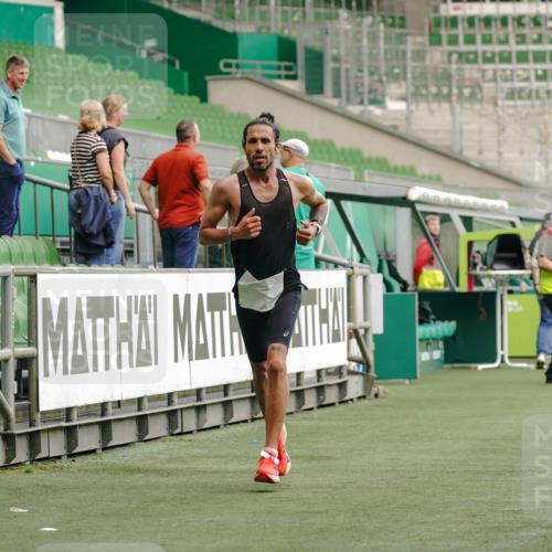 13.09.2026 - 21. swb-Marathon Bremen Michael Burmester http://msf.ph/oto/10429202 13.09.2026 12:01:25 Laufen im Stadion 1956 meine-sportfotos.de