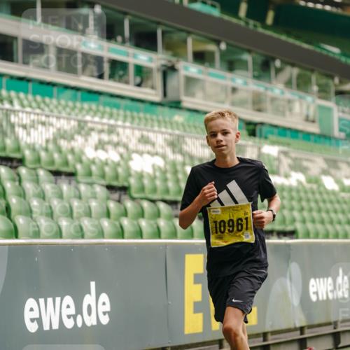13.09.2026 - 21. swb-Marathon Bremen Michael Burmester http://msf.ph/oto/10429209 13.09.2026 10:20:28 Laufen im Stadion 10261, 10262, 10366, 10475, 10818, 10961, 10994, 11067, 11068, 11176, 11197, 11418, 11481, 11512, 11652, 11964, 12289, 12324, 12358, 12413, 12513, 12540, 13505, 13514, 13530, 13540, 13541, 13558, 13560, 13575, 13583, 13588, 13590, 13601, 13605, 13610, 13619, 13633, 13637, 10597, 12272, 12458, 13501, 13504, 13510, 13515, 13517, 13522, 13542, 13547, 13561, 13567, 13579, 13623, 13635 meine-sportfotos.de