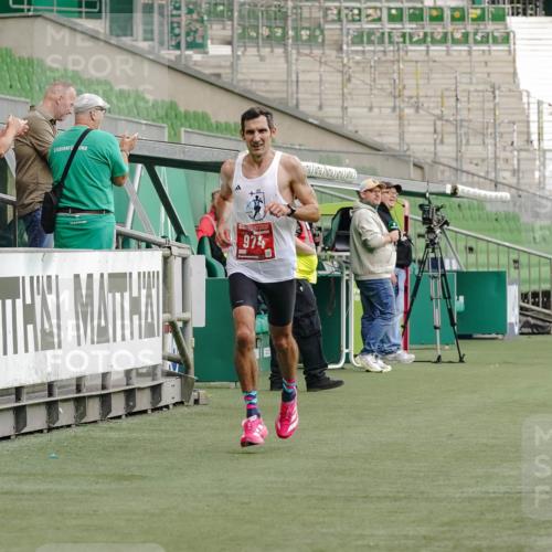 13.09.2026 - 21. swb-Marathon Bremen Michael Burmester http://msf.ph/oto/10429254 13.09.2026 12:03:15 Laufen im Stadion 626 meine-sportfotos.de