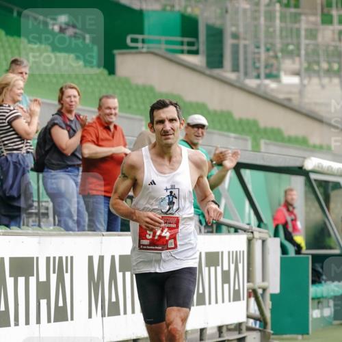 13.09.2026 - 21. swb-Marathon Bremen Michael Burmester http://msf.ph/oto/10429267 13.09.2026 12:03:17 Laufen im Stadion 626 meine-sportfotos.de